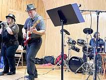 16: coffeeHousrJam-15